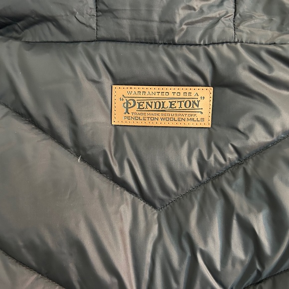 Pendleton Reversible Puffer Coat - Picture 4 of 4